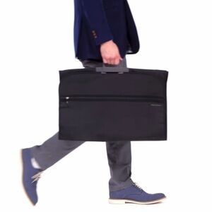 Ricardo Garment Carrier